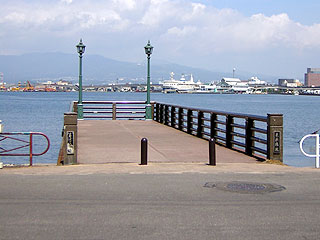旧桟橋と摩周丸